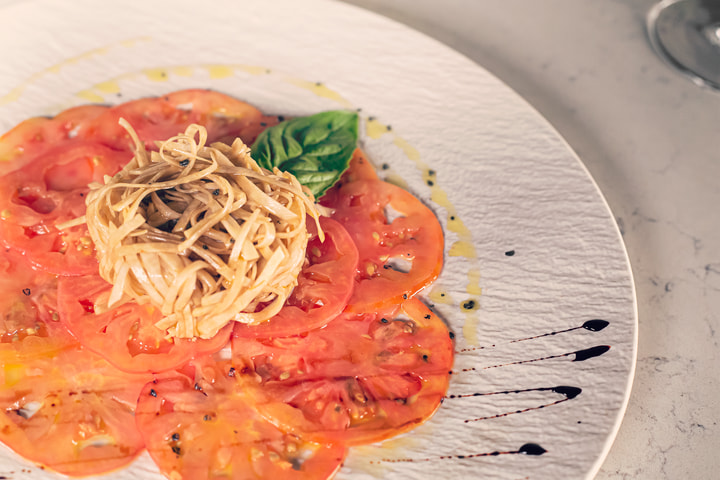 Tomato carpaccio with crisp noodles and basil