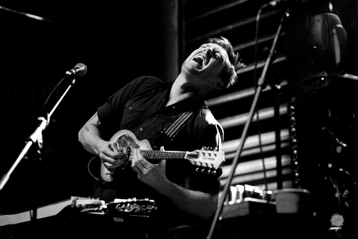 Guitarist singing, black and white
