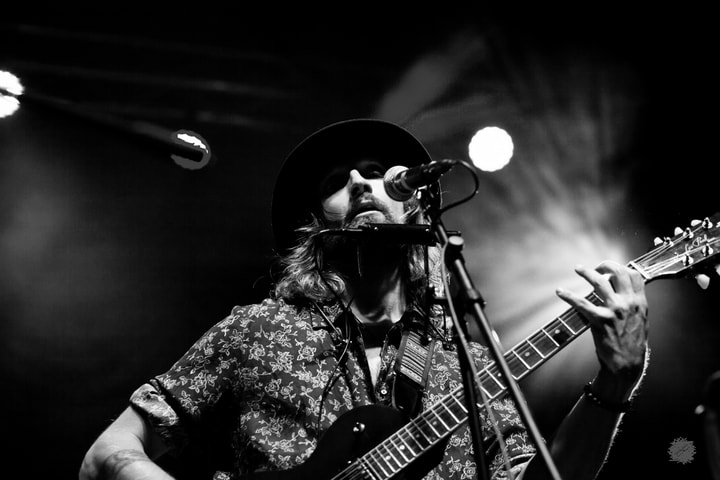 Guitarist in a hat, black and white